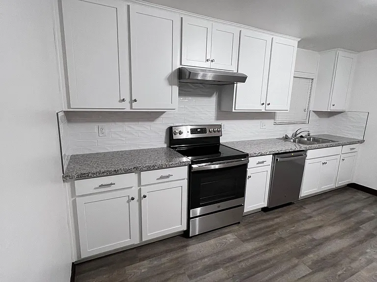 612 N Blackstone St — Photo 1