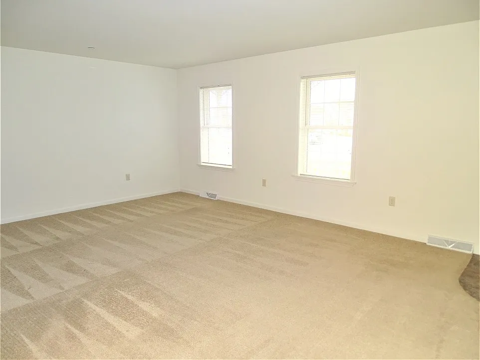 3 bed, 1.5 bath, 1440 sqft, $1,735 — Photo 2