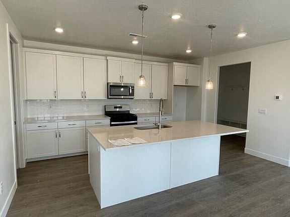 3rd image of 746 W Juniper Hill Dr #217