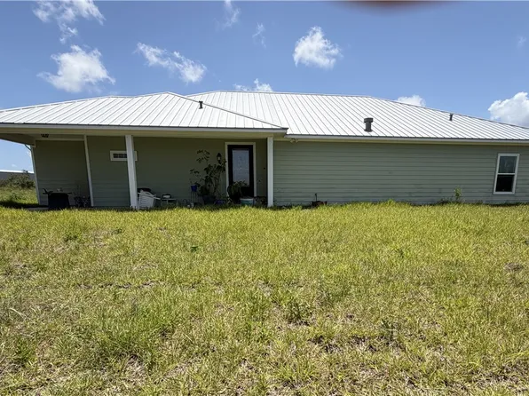 103 Windcrest Ln, Rockport, TX 78382