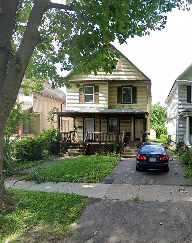 3 bed, 1050 sqft, $1,350 — Photo 1