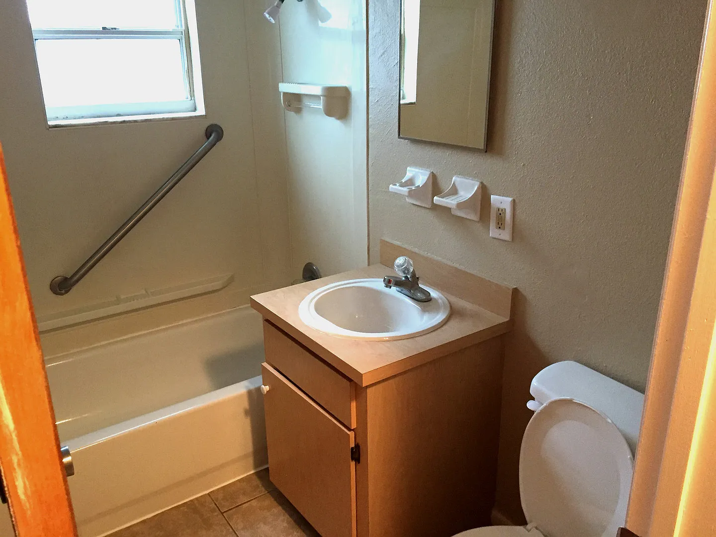 Charming Three-Bedroom, One-Bathroom Single-Family Home! — Photo 4