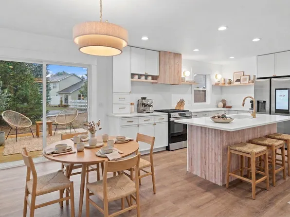 2737 Ruby St, Traverse City, MI 49684