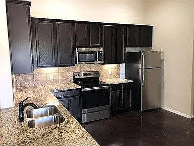 3 bed, 1370 sqft, $1,600 — Photo 2