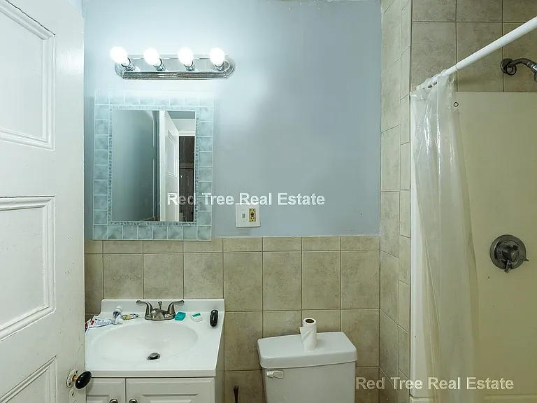 83 Surrey St #1 — Photo 4