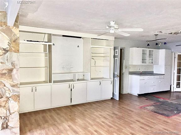 4th image of 2379 NW Sunset Blvd