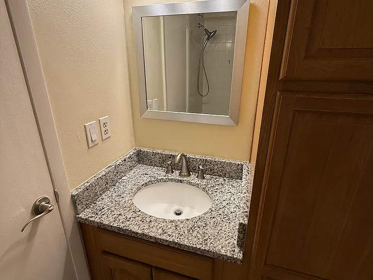 3802 N Oak Dr #W11 — Photo 6