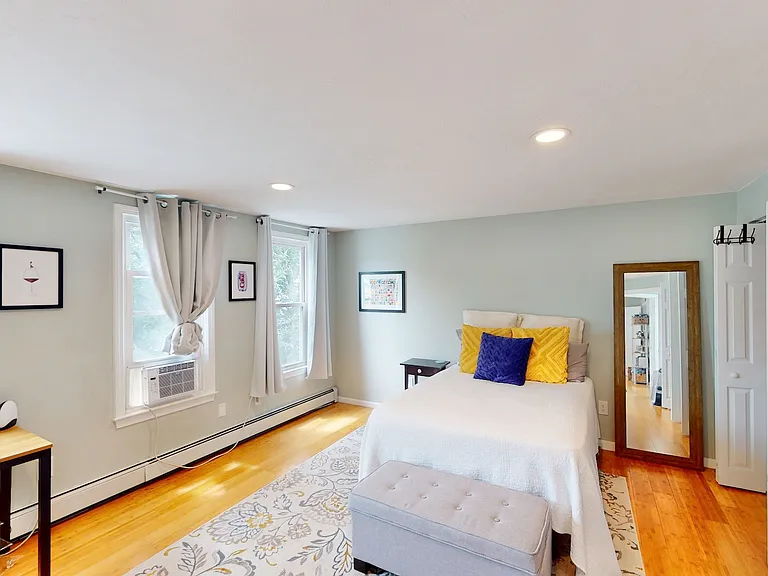 324 W 3rd St #2 — Photo 13