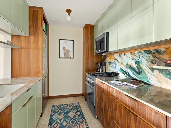 650 Vanderbilt Street image 1 of 6