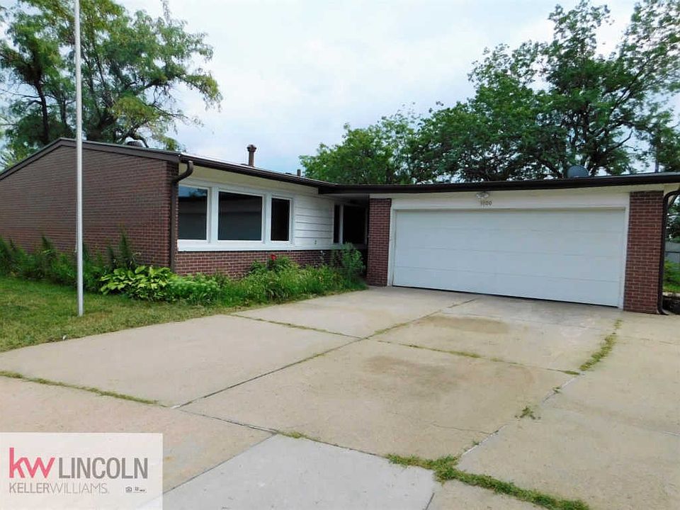 1st image of 3800 Castle Cir