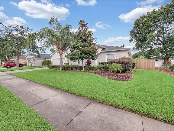 3rd image of 705 Cypress Oak Cir