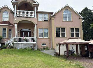 54 W Lake Dr, Patchogue, NY 11772