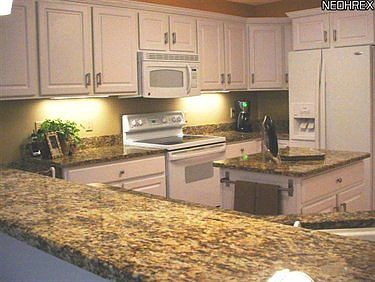 4th image of 90 Glenview Dr
