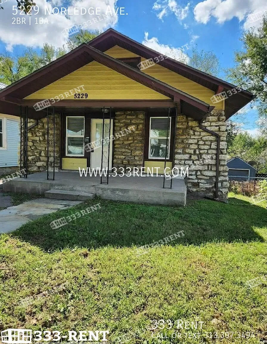 Be enchanted with your stone exterior at your home just north of downtown! — Photo 2