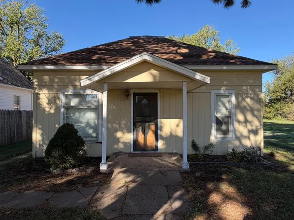 412 N Main St, Macksville, KS 67557