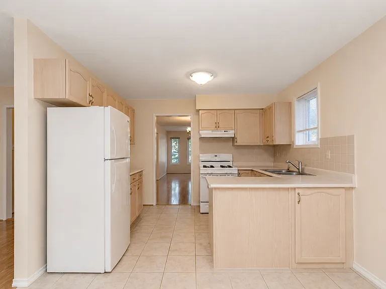 50 Chalmers Dr — Photo 10