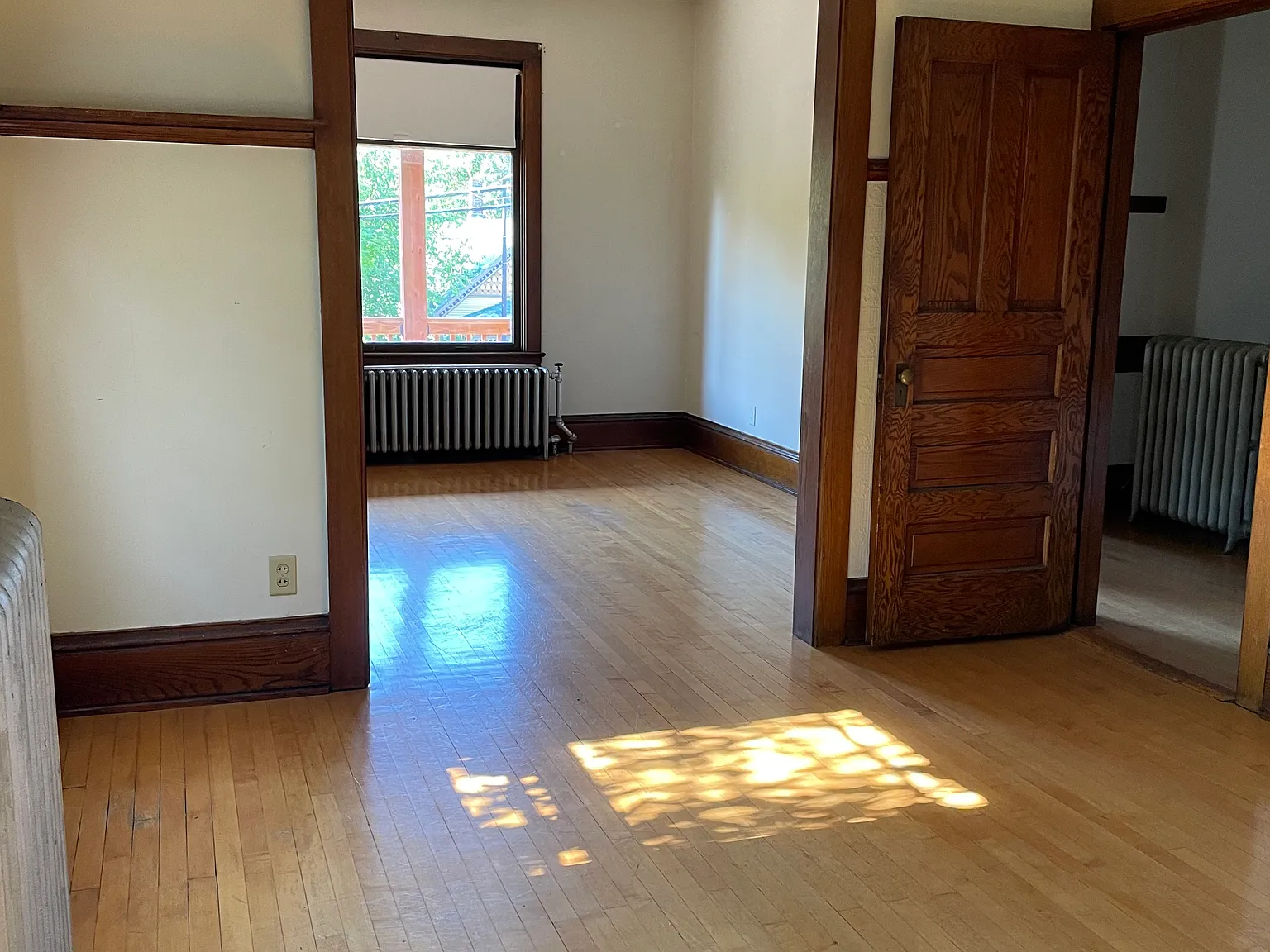 1 bed, 1000 sqft, $1,300 — Photo 1