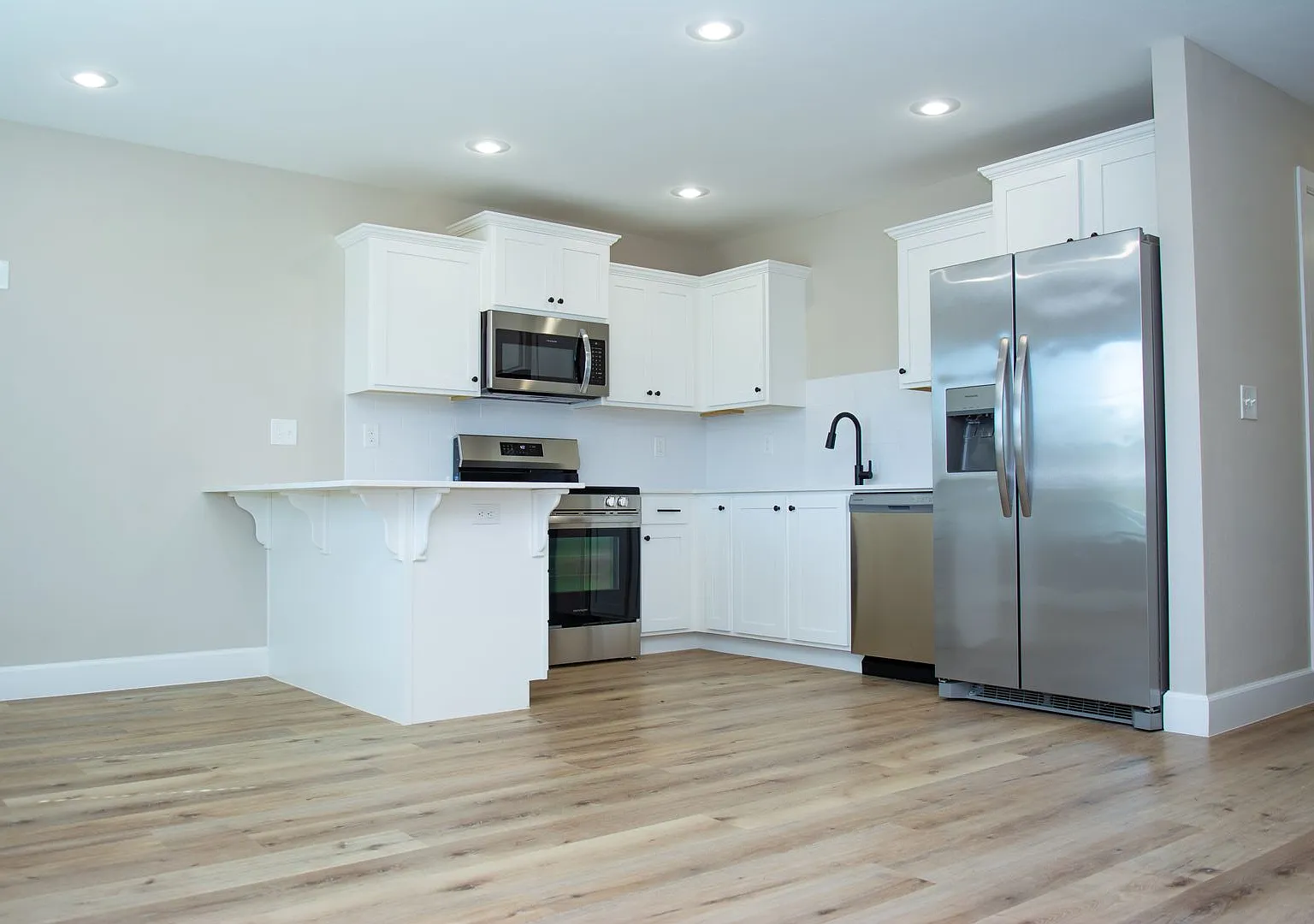 FREE Month plus a FREE 50" TV if lease signed by Sept 30th. 3 Bed 2.5 Bath with garage Townhome!! — Photo 4