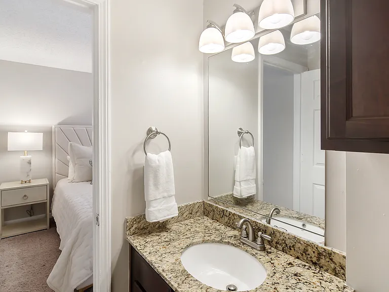 Lakeshore Pointe Apartment Homes — Photo 12