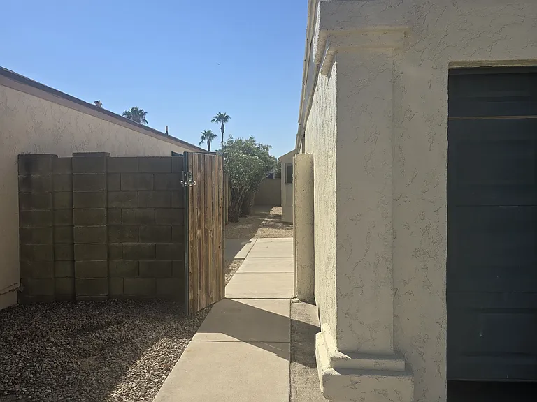 4049 W Camino Del Rio — Photo 2