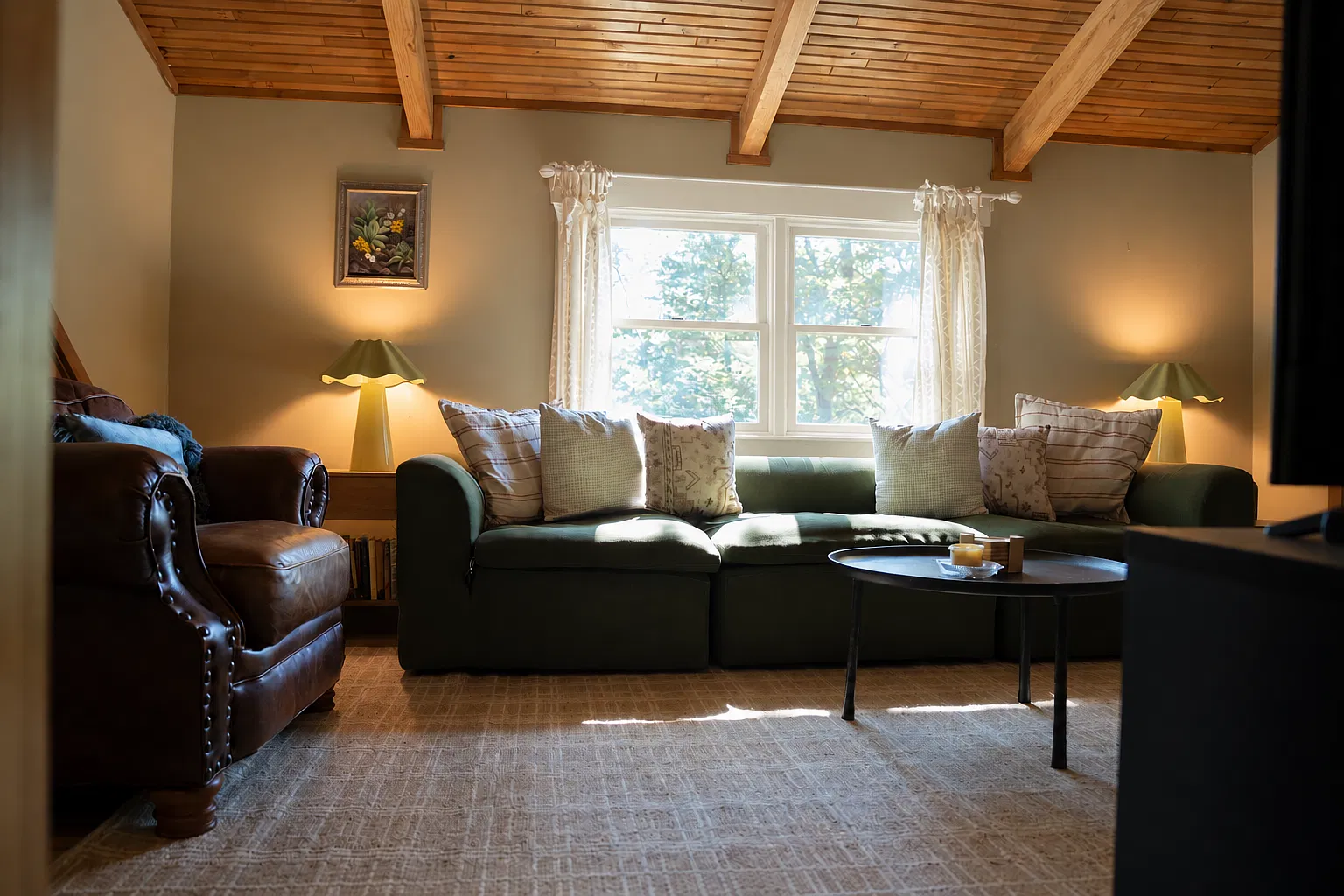2 bed, 1.5 bath, 1800 sqft, $2,200 — Photo 3