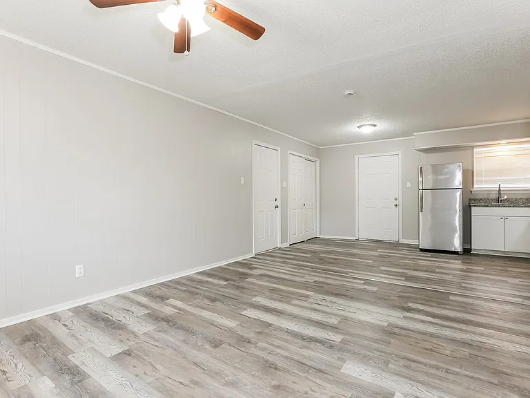 1483401_019_living_room_13615090.jpg
