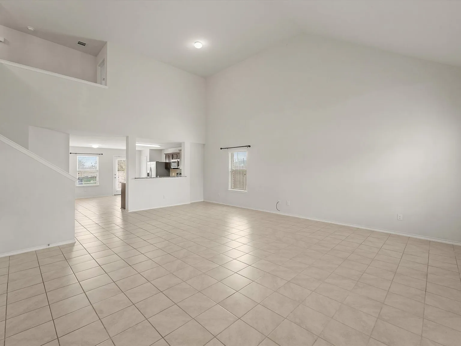 4 bed, 2.5 bath, 2640 sqft, $2,950 — Photo 2