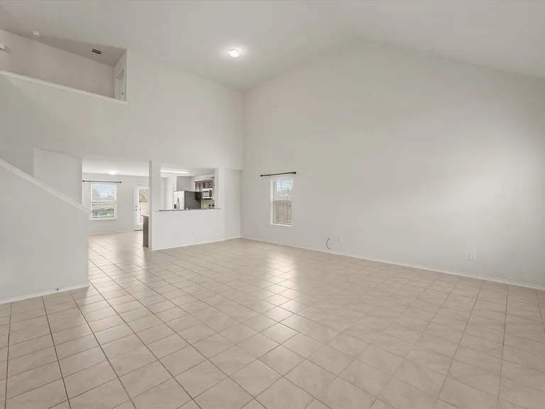 516 Clearlake Dr — Photo 2