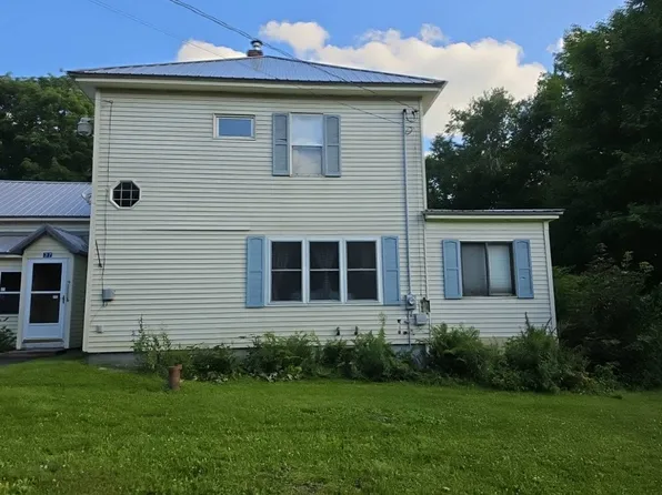 37 Pleasant St, Oakfield, ME 04763