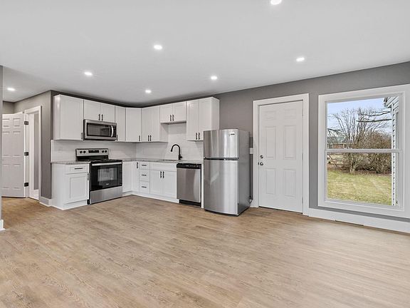 5th image of 532 Carolyn Dr