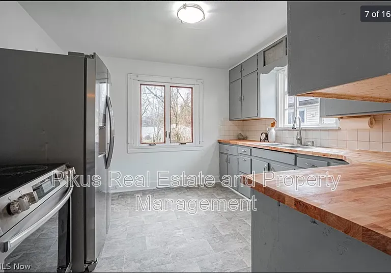 1033 Chandler Ave — Photo 7