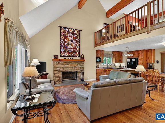 5th image of 93 Honey Locust Ln