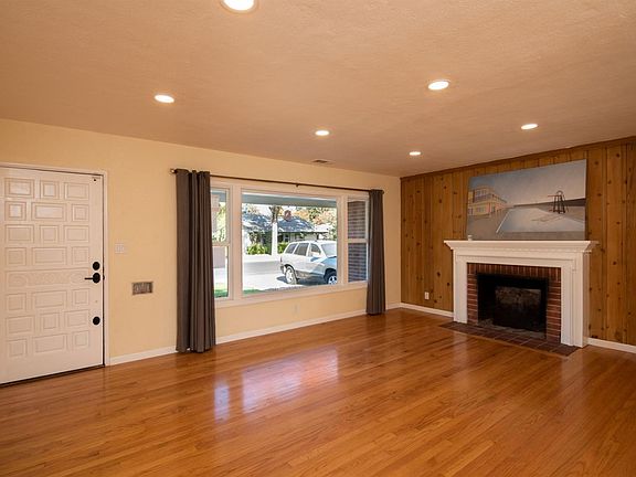2nd image of 1118 Grantland Ct