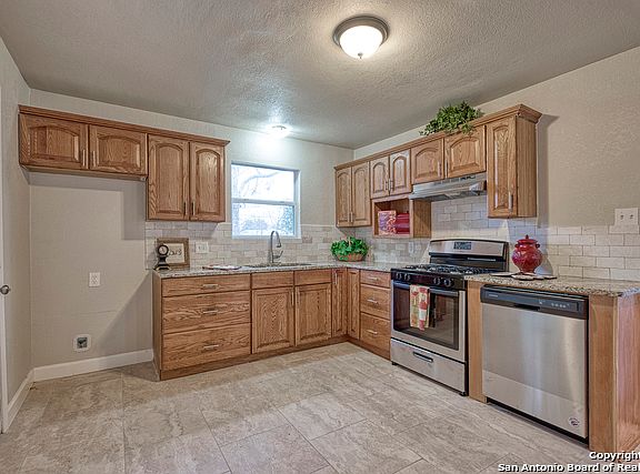 3rd image of 323 Nassau Dr