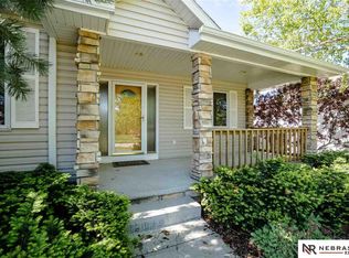 16525 Cottonwood St, Omaha, NE 68136