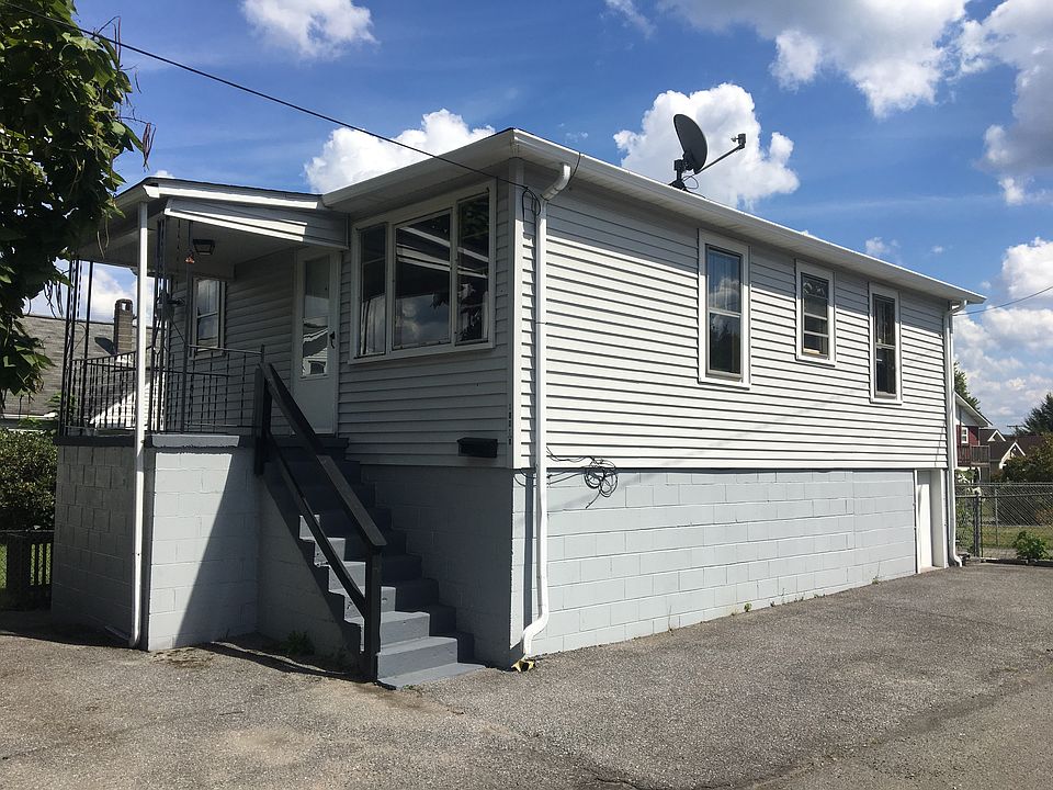 1st image of 130 1/2 Orchard Ave