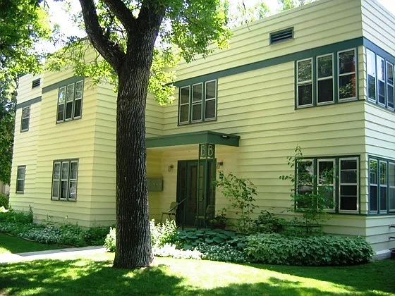 516 W Babcock St — Photo 1