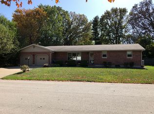 2910 Woodside Dr, Quincy, IL 62301