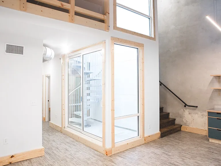 116 E Market St — Photo 6
