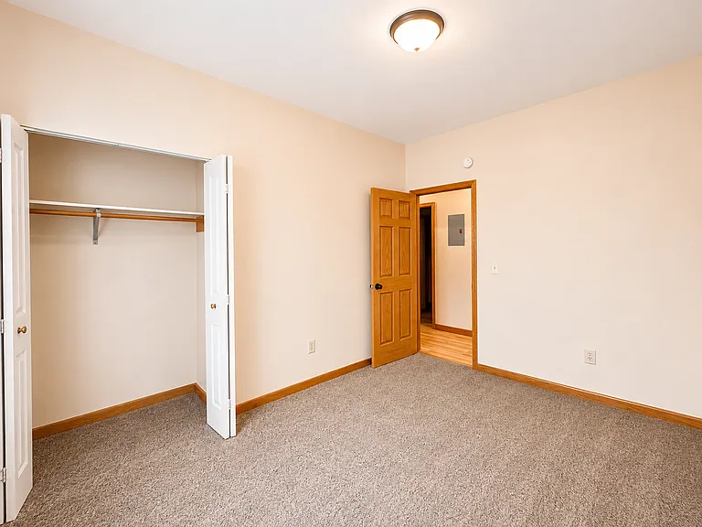 Emerson Manor Flats — Photo 19