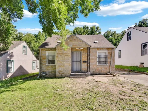 3821 E 53rd Ter, Kansas City, MO 64130