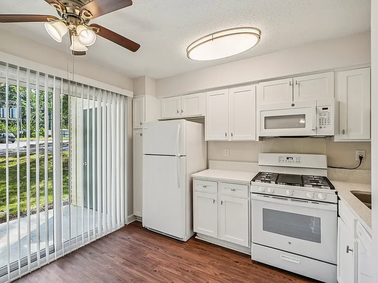 Spanish Trace Apartments — Photo 14