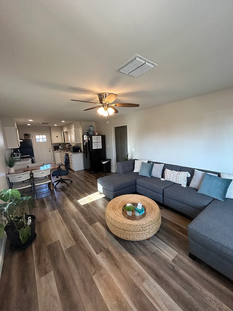 Building Photo - 412 N 98th Pl