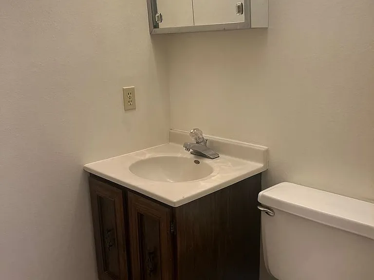 509 S Elm Ave #8 — Photo 8