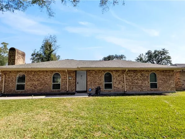 411 Schlief Dr, Belle Chasse, LA 70037