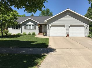 3310 Primrose Ct, Grand Forks, ND 58201