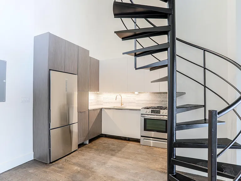 146 Erasmus St #3C — Photo 2