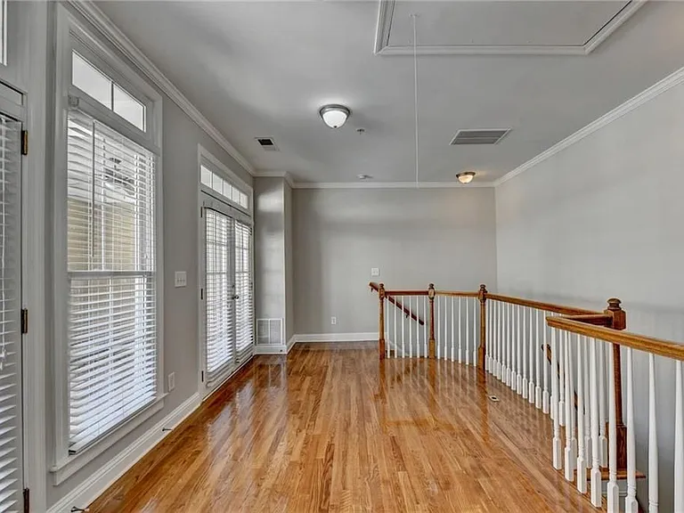 813 Clifton Heights Ln — Photo 46