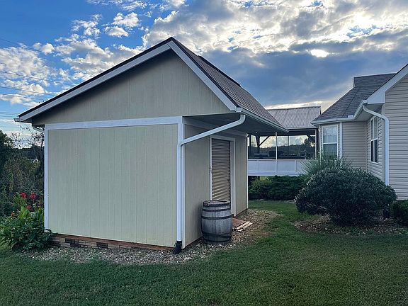 5th image of 2638 Plantation Dr