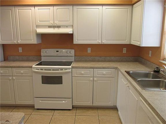 4th image of 904 SE 13th St APT 202
